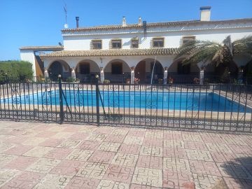 Groot huis met 3 appartementen en groot zwembad - Inland Villas Spain