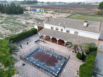 Groot huis met 3 appartementen en groot zwembad