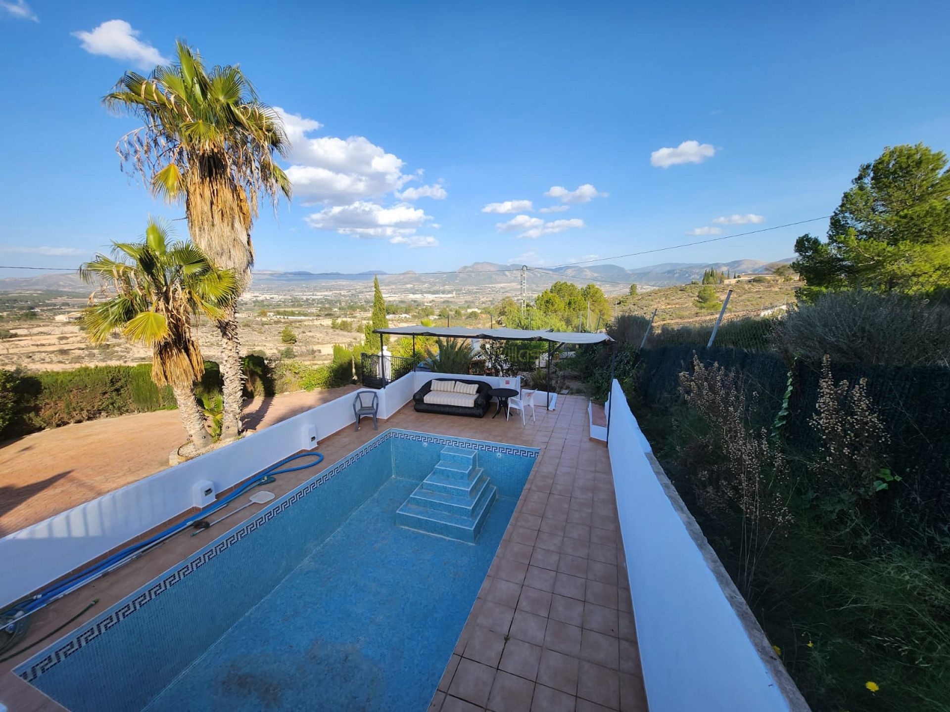 Maison de 4 chambres avec potentiel pour une maison de 6 chambres avec vue sur Sax - Inland Villas Spain