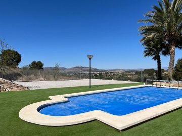Superbe villa de 3 chambres et 2 salles de bains avec piscine et garage - Inland Villas Spain