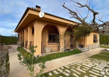 Villa met 3 slaapkamers en 2 badkamers in Sax met zwembad het hele jaar door