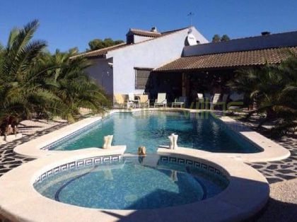 Lovely 3 bedrooms home with great views in a peaceful area