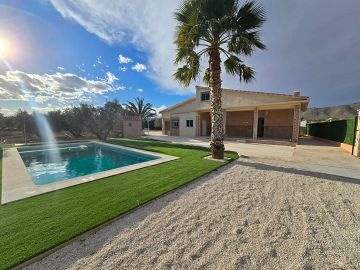 Prachtig volledig gerenoveerd chalet in Hondon de las Nieves