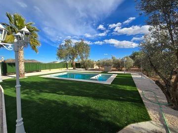 Prachtig volledig gerenoveerd chalet in Hondon de las Nieves - Inland Villas Spain