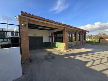 3 Bed 2 Bath Country House with Pool