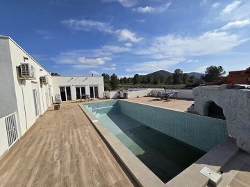 Grande maison hors réseau de 4 à 5 chambres entre Sax et Salinas - Inland Villas Spain