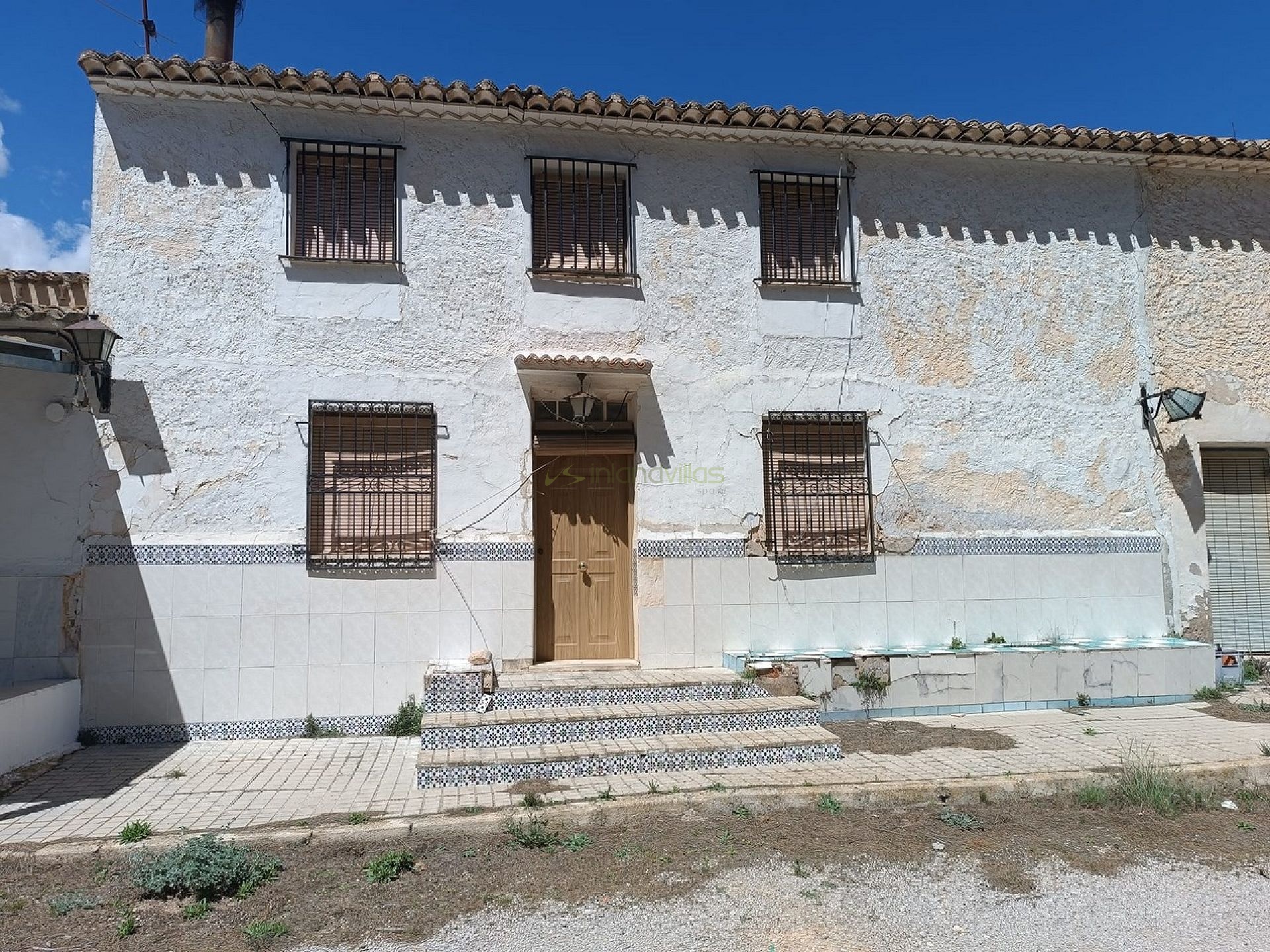 Semi-detached country house with 6 bedrooms and 130,000 m2 of farmland - Inland Villas Spain