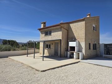 Lovely high quality 2 Bedroom home on solar