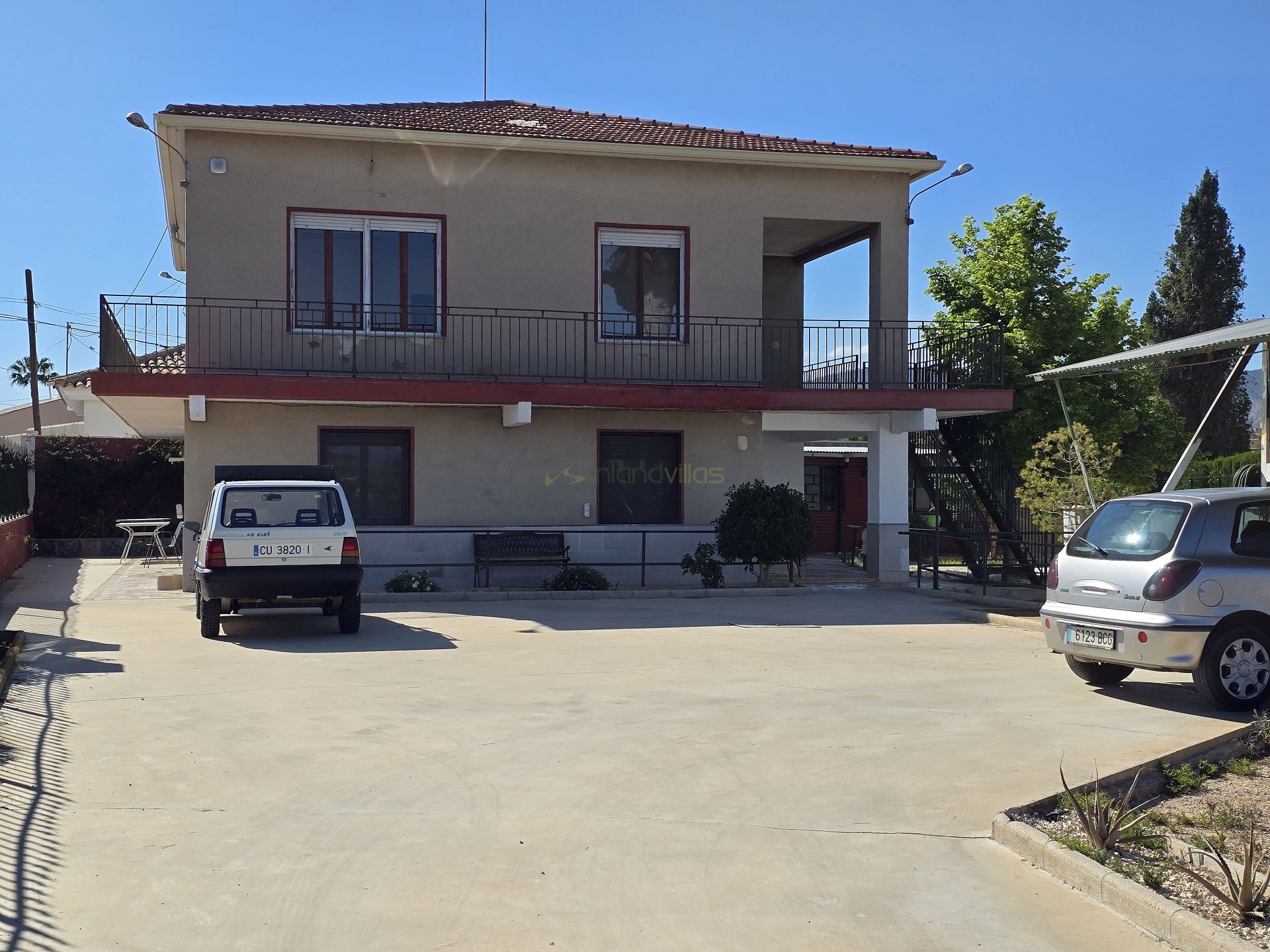 Large house split into 2 apartments - Inland Villas Spain