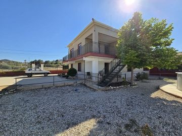 Large house split into 2 apartments - Inland Villas Spain