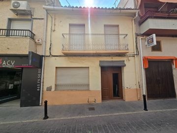 Lovely openplan townhouse for modernisation - Inland Villas Spain