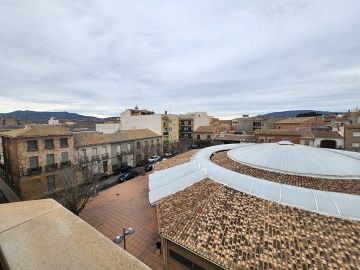 Apartment on the top floor overlooking the market