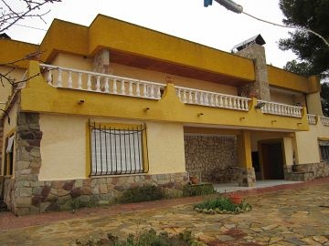 Spectacular 7 Bed Finca 1.5 km from Yecla