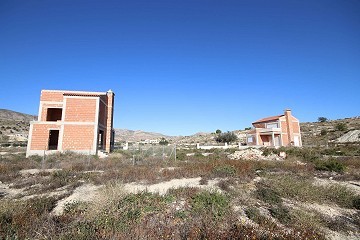 Two properties on a large plot prepared for 11 villas, in Baños de Fortuna, Murcia