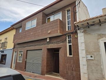 4 Bed Apartment plus commercial space below