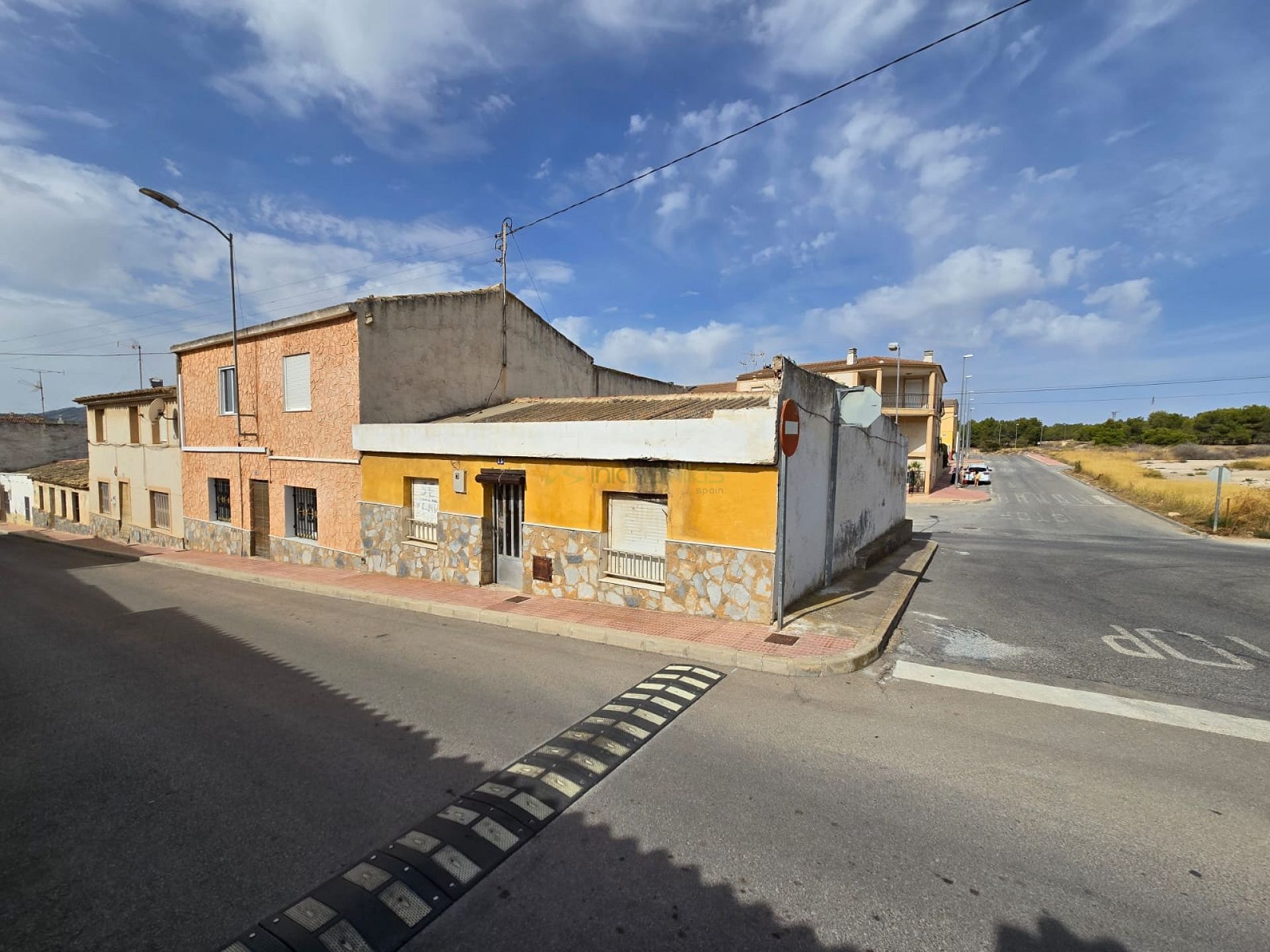 Gran casa adosada de 5 dormitorios más ruina (¿patio?) - Inland Villas Spain