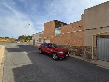 Gran casa adosada de 5 dormitorios más ruina (¿patio?) - Inland Villas Spain
