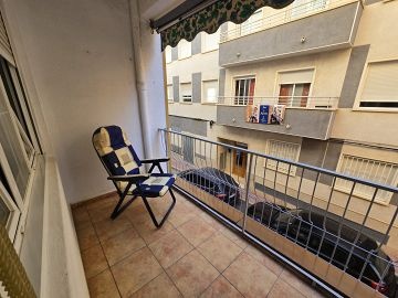 4 Bedroom 1st floor apartment with lift, storage and central location