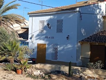 Large Country House 10KM from Yecla