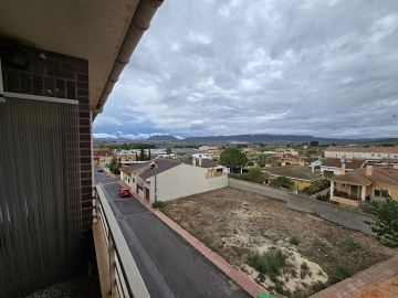 4 Bedroom 2 bathroom 2nd floor apartment with garage space