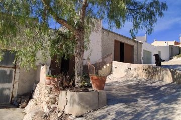 5 Bedroom townhouse with patio