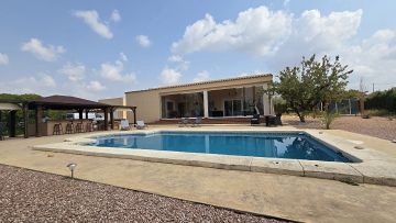 Stunning new style country villa with pool in a wonderful location