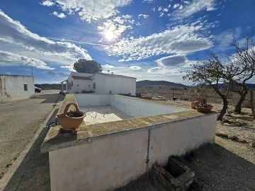 Maison de 2/3 chambres avec piscine, écuries et licence REGA