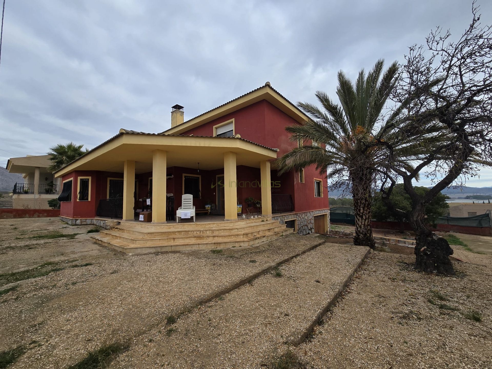5 Bedroom home with huge under-build and large urban plot - Inland Villas Spain