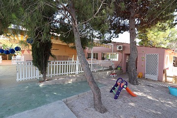 Run your own nursery school all fully legal 5 bedroom house attached in Loma Petrer | Alicante