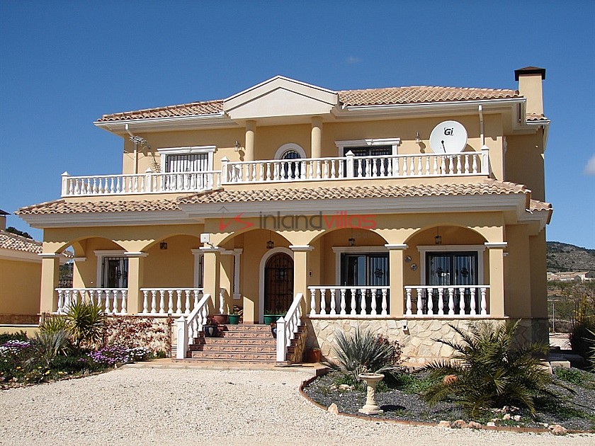 Luxury New Build with Pool inc. land, licences & legalities  in Inland Villas Spain