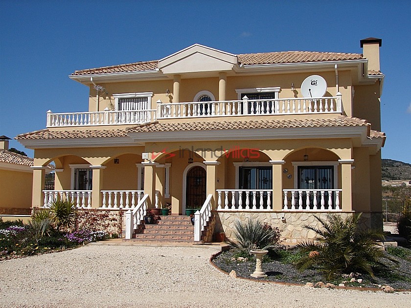 Luxury New Build with Pool inc. land, licences & legalities  in Inland Villas Spain