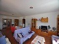 Groot familiehuis met 4 slaapkamers en gastenverblijf met 4 bedden in Inland Villas Spain