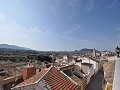 Zwei Stadthäuser - 1 vollständig renoviert und 1 größtenteils renoviert - B & B oder Investitionspotential in Inland Villas Spain