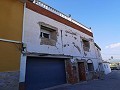 Zwei Stadthäuser - 1 vollständig renoviert und 1 größtenteils renoviert - B & B oder Investitionspotential in Inland Villas Spain