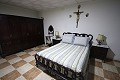 Groot vrijstaand huis met 9 slaapkamers in de stad, ideaal voor zaken in Inland Villas Spain