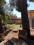 Traditioneel landhuis met 3 verdiepingen in goede staat in Inland Villas Spain