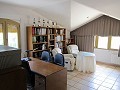 Herenhuis met 6 slaapkamers op 3 km van Yecla in Inland Villas Spain