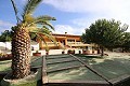 Gran chalet independiente con piscina cerca del pueblo en Elda-Petrer in Inland Villas Spain