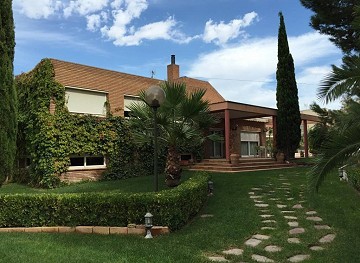 Riesige Villa in Petrer mit Pool
