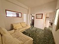 Appartement 2 chambres et magasin (ou garage) à moderniser in Inland Villas Spain