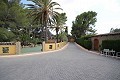 Drei Häuser auf einem Grundstück in Monovar in Inland Villas Spain