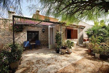 Town House with a garden in Barbarroja