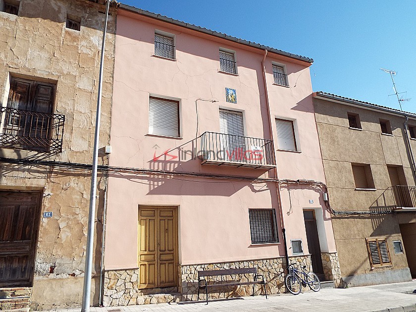 Townhouse with 5 bedrooms and private Garden in Inland Villas Spain