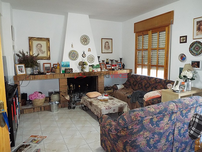 Plaza Townhouse with 5 Bedrooms in Ayora in Inland Villas Spain
