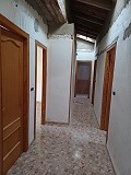 Dorpshuis met 8 slaapkamers en 2 badkamers met stallen en kennels in Inland Villas Spain