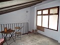 Mooi herenhuis met 4 slaapkamers in het centrum van Ayora in Inland Villas Spain