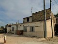 Landhuis met 3 slaapkamers en opslagdepot 10 minuten lopen naar Barinas Town in Inland Villas Spain