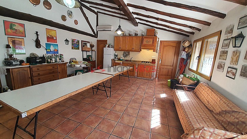 Beautiful Spacious Finca with 9 Bed, 3 Bath and Large Pool in Inland Villas Spain