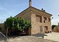 Enorme villa met 5 slaapkamers en 3 badkamers met stallen in Inland Villas Spain
