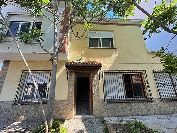 5 Bed 2 Bath Townhouse in need of Reform